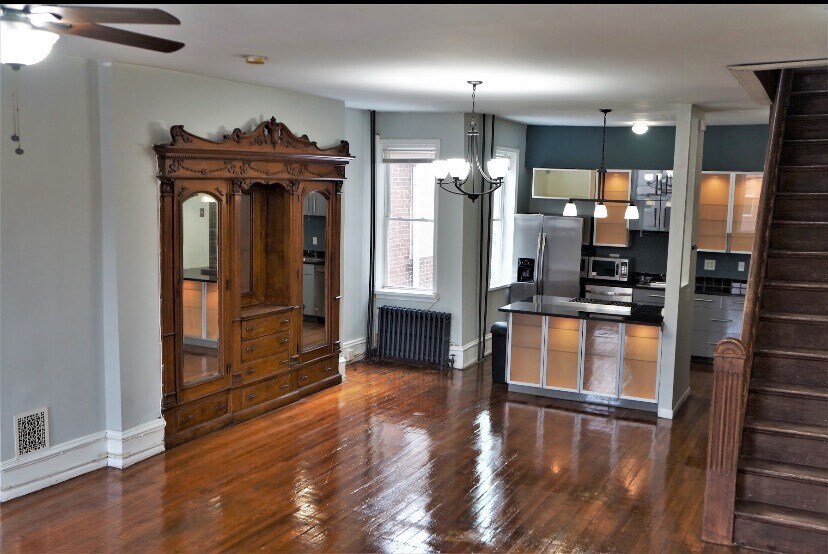 Building Photo - 618 E Girard Ave