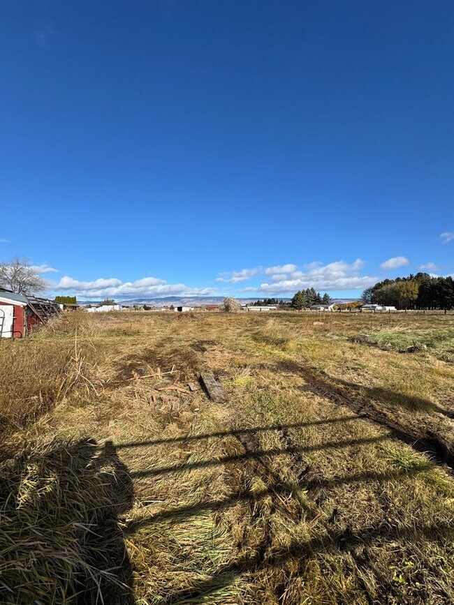 Building Photo - Spacious Pet-Friendly Rental on 3 Acres — Perfect for Horse Owners!