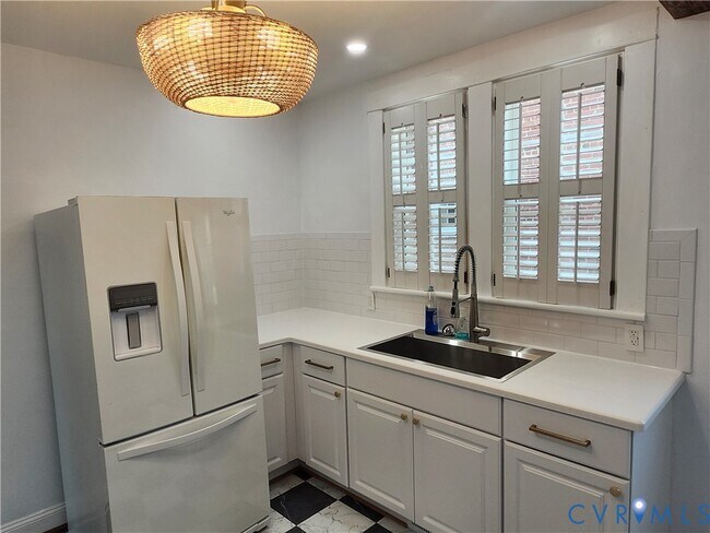 Building Photo - 4810 Grove Ave