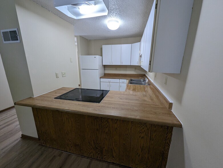 Building Photo - 4945 Walker Ave