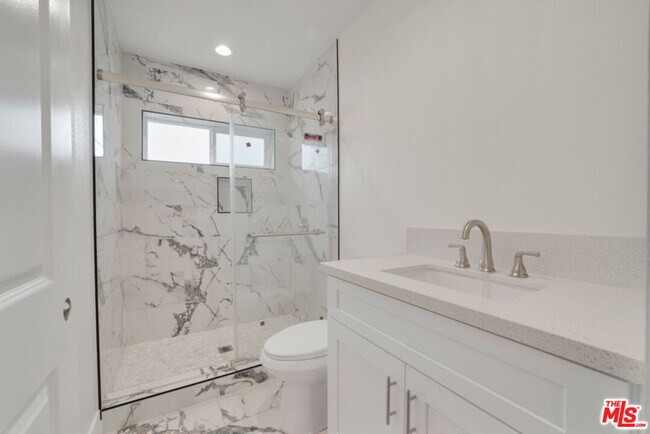 Building Photo - 529 W 90th St