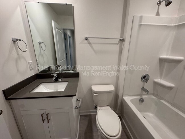 Building Photo - 407 Belgian Red Wy