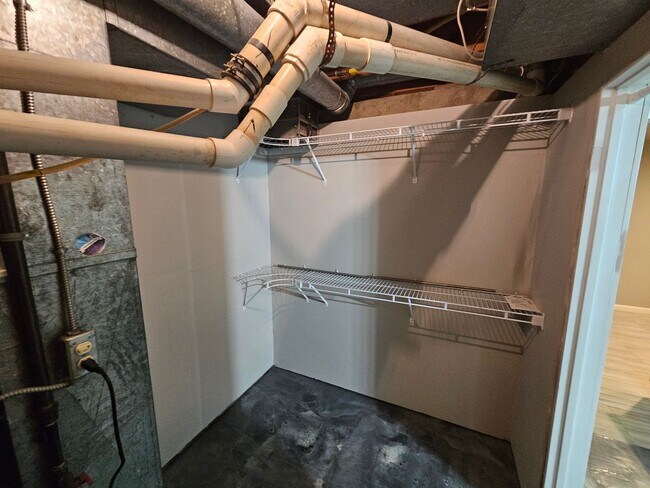 Building Photo - 2323 - Jones