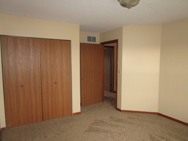 Building Photo - 3 Bedroom Duplex in Albion!!!