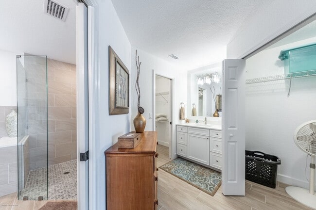 Building Photo - 2572 Brazilia Ct