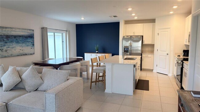 Building Photo - 2731 Armstrong Ave