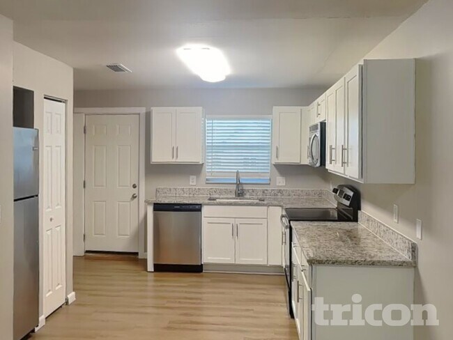 Building Photo - 1108 Fountainhead Dr