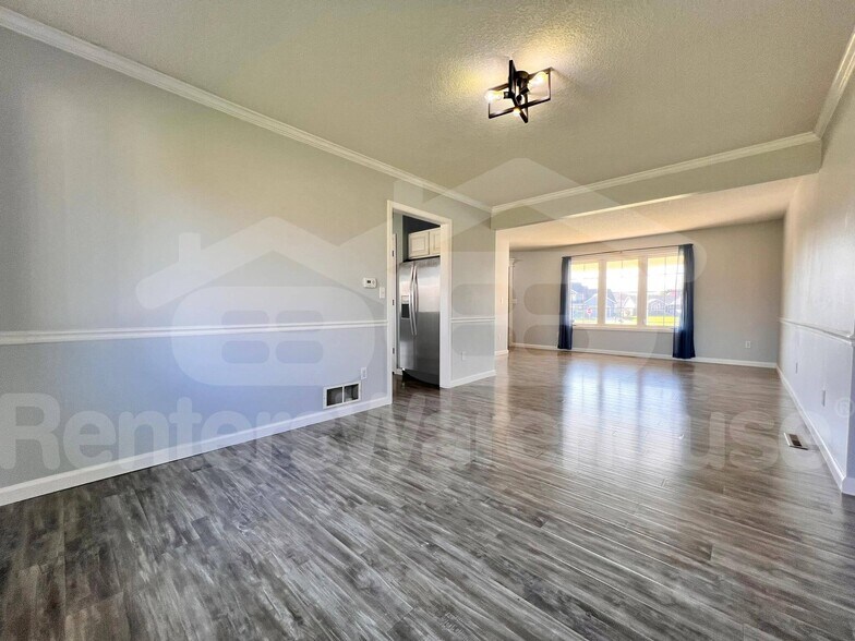Building Photo - 1709 NE Sherman Ct