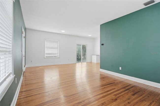 Building Photo - 1406 E Ridgewood St