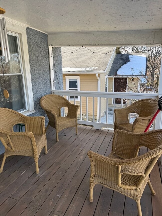 Building Photo - Cute WyCo Bungalow