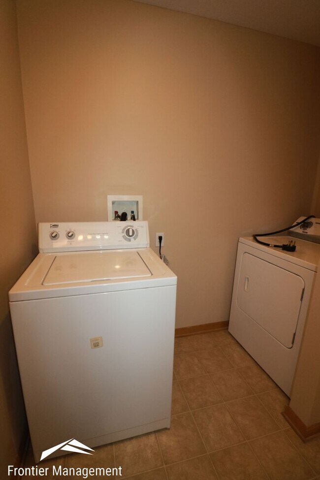 Building Photo - 906-908 Kramer