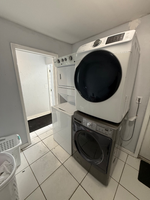 Building Photo - 548 NW 2nd Way