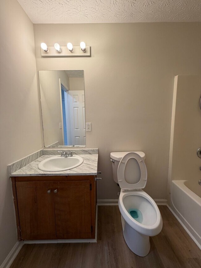 Building Photo - 121 Clyde Dr