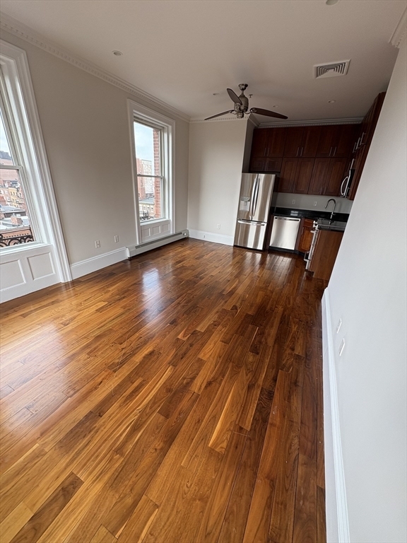 Building Photo - 483 Beacon St