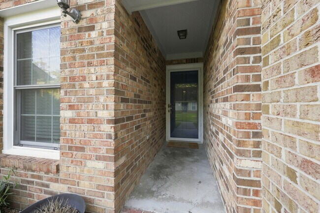 Building Photo - 126 Oakmont Dr