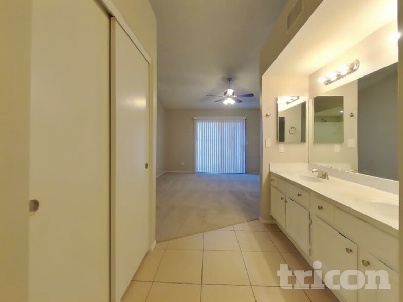 Building Photo - 7631 W Cheryl Dr