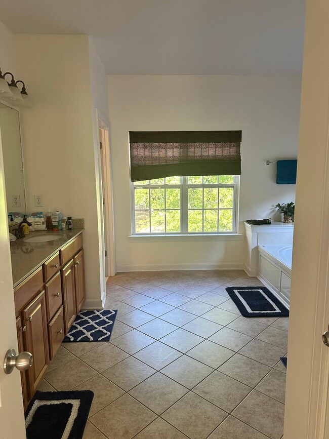 Building Photo - 10110 Paxton Run Rd