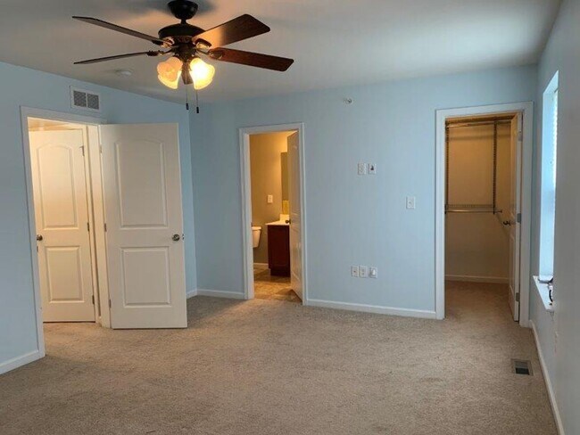 Building Photo - 346 Weatherstone Dr