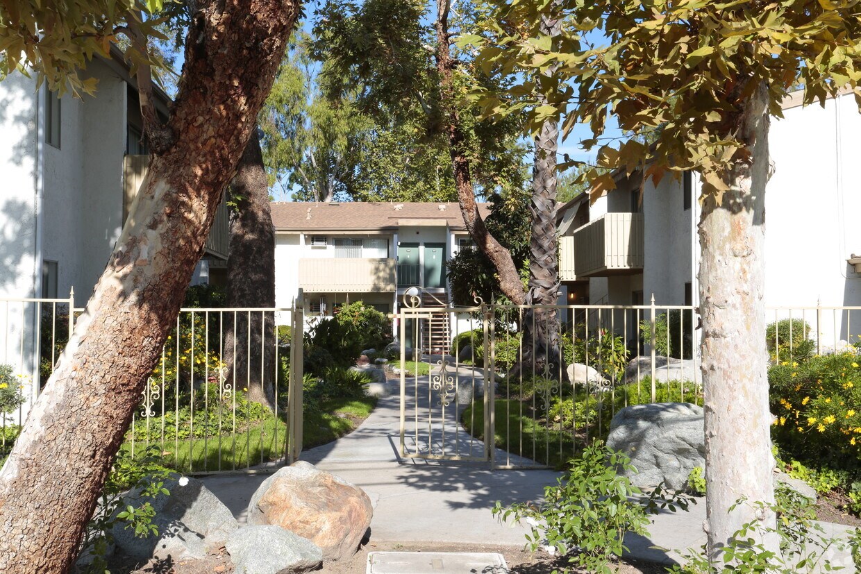 park meadows apartments anaheim