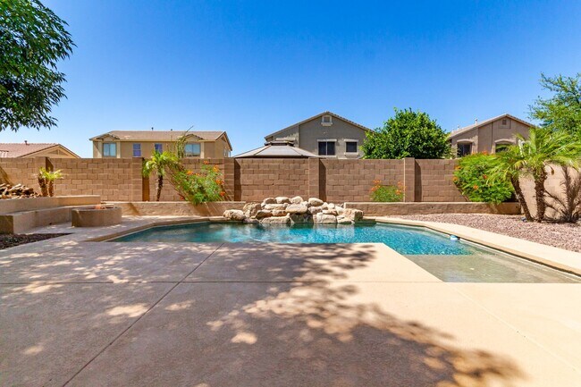 Building Photo - Chandler 4 Bedroom - 2.5 Bathroom with Pri...