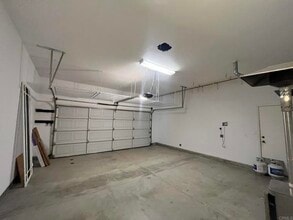 Building Photo - 593 Lone Oak Pl