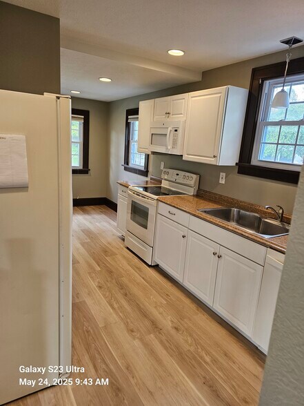 Building Photo - 41719 Edison Ct