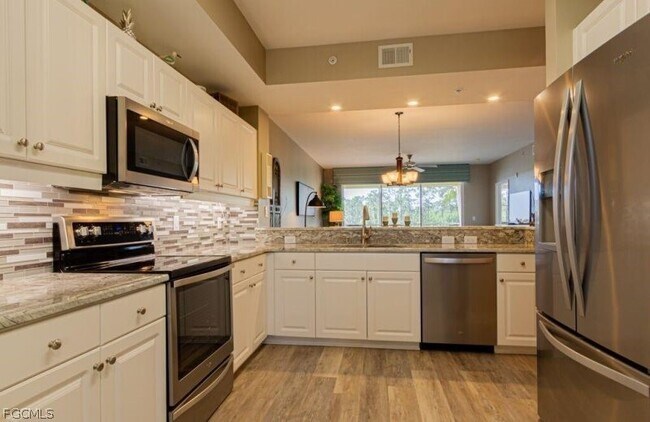 Building Photo - 10700 Ravenna Way