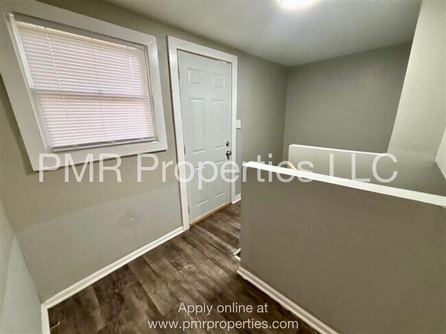 Building Photo - 2 Bedrooms / 1 Bathroom House