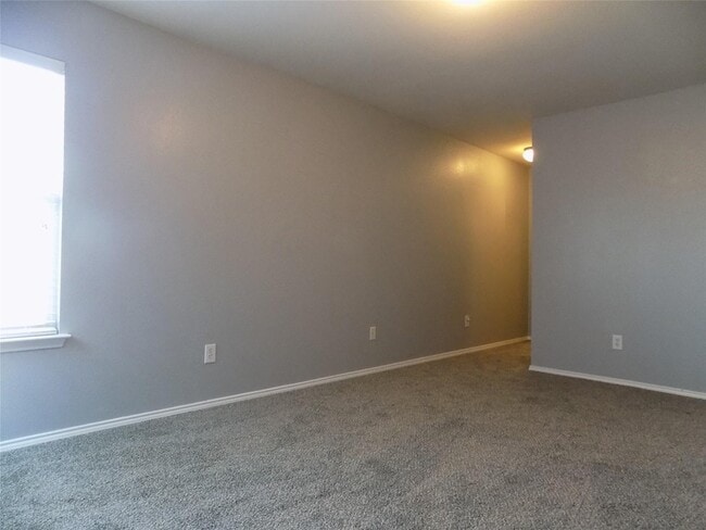 Building Photo - 16905 Thorntree Ct