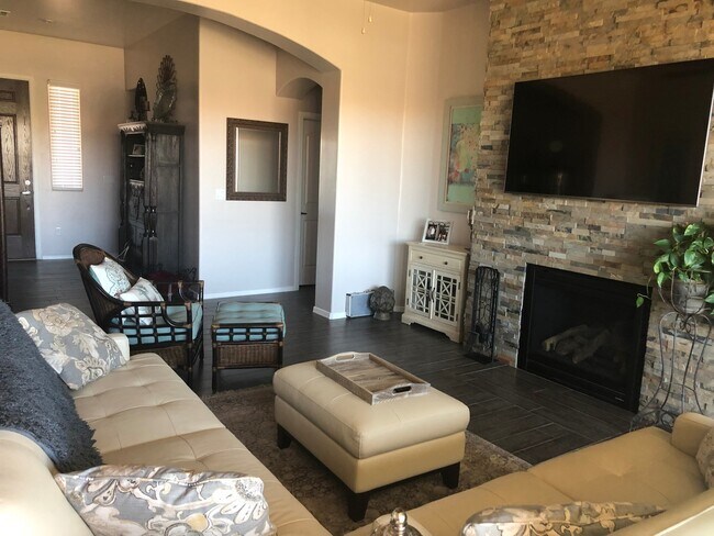 Building Photo - Gorgeous 4 bedroom home in Del Prado