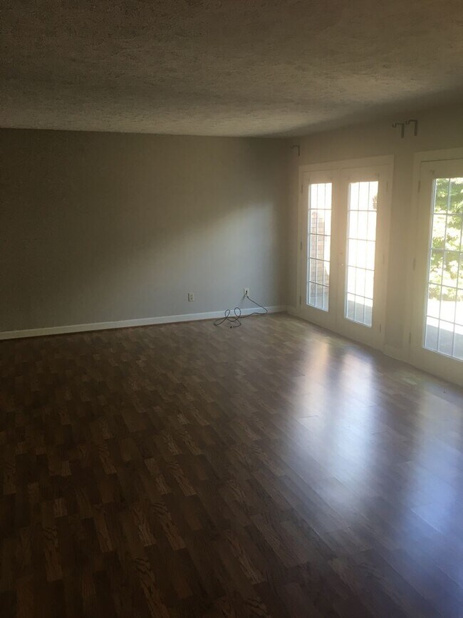 Building Photo - Nice 2/2 Home in West Rome $1095