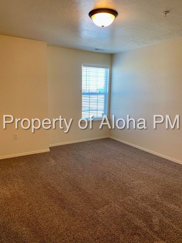 Building Photo - 1047 W Pine Ave