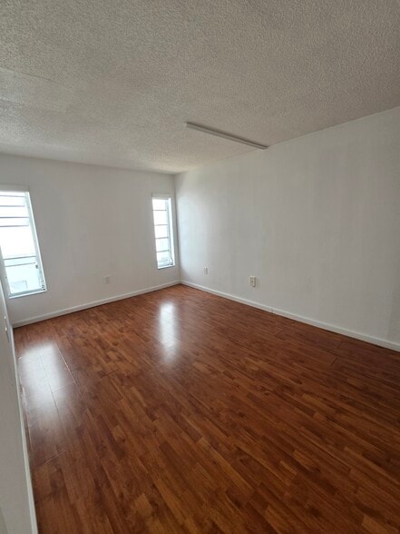 Building Photo - 609 Euclid Ave