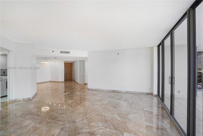 Building Photo - 3600 Yacht Club Dr
