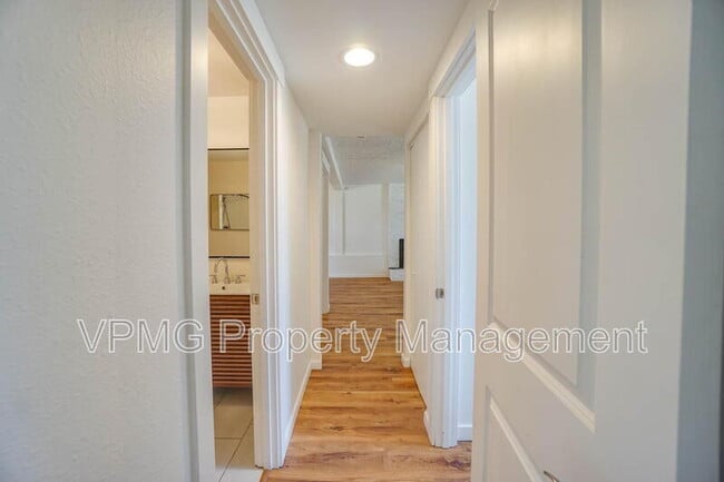 Building Photo - 1708 NW 104th St