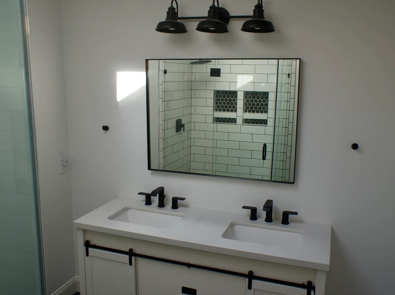 Building Photo - 2289 Bedford St