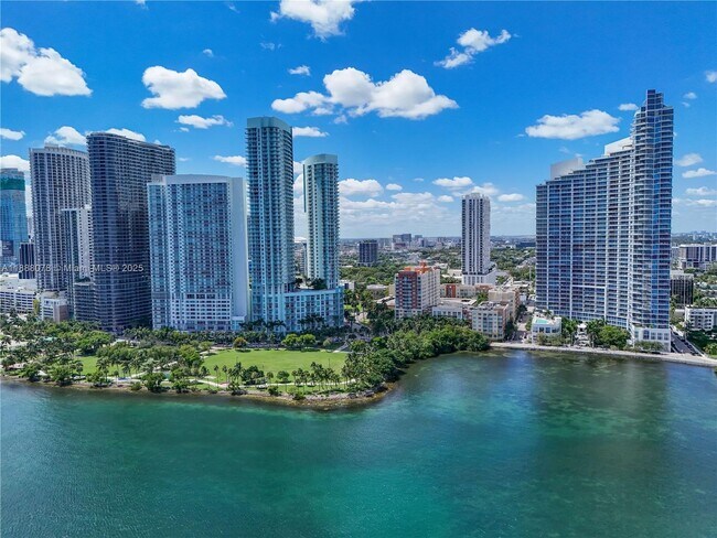 Building Photo - 2000 N Bayshore Dr
