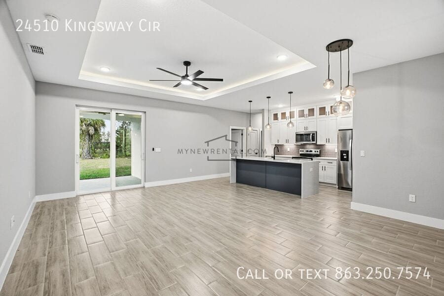 Building Photo - 24510 SW Kingsway Cir