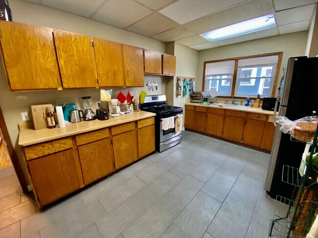 Building Photo - SPACIOUS 4BD House near U of M & Dinky Tow...