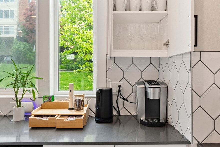 Building Photo - 167 Valley St