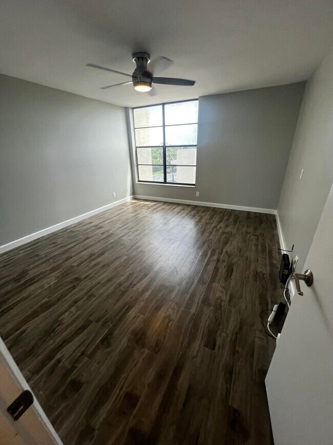 Building Photo - 17 Royal Palm Way