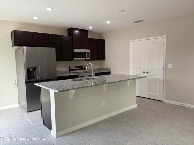 Building Photo - 474 San Filippo Dr SE