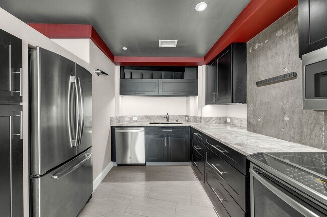 Building Photo - “Luxury, Location, Lifestyle — All at The ...