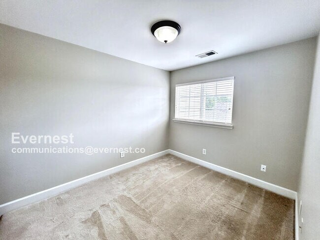 Building Photo - 9109 Otter Ln