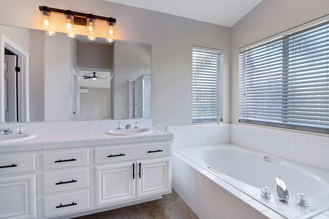 Building Photo - Forester Ranch Oasis!