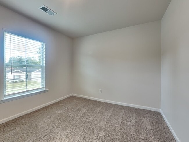 Building Photo - 118 Bent Holly Dr