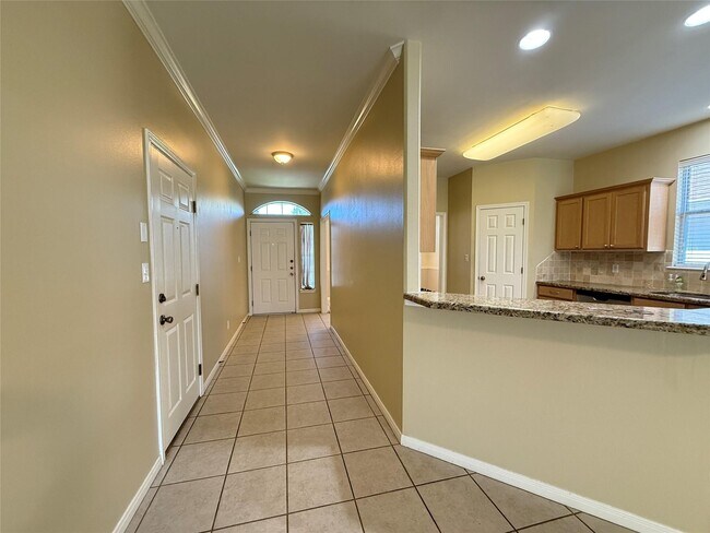 Building Photo - 211 Riata