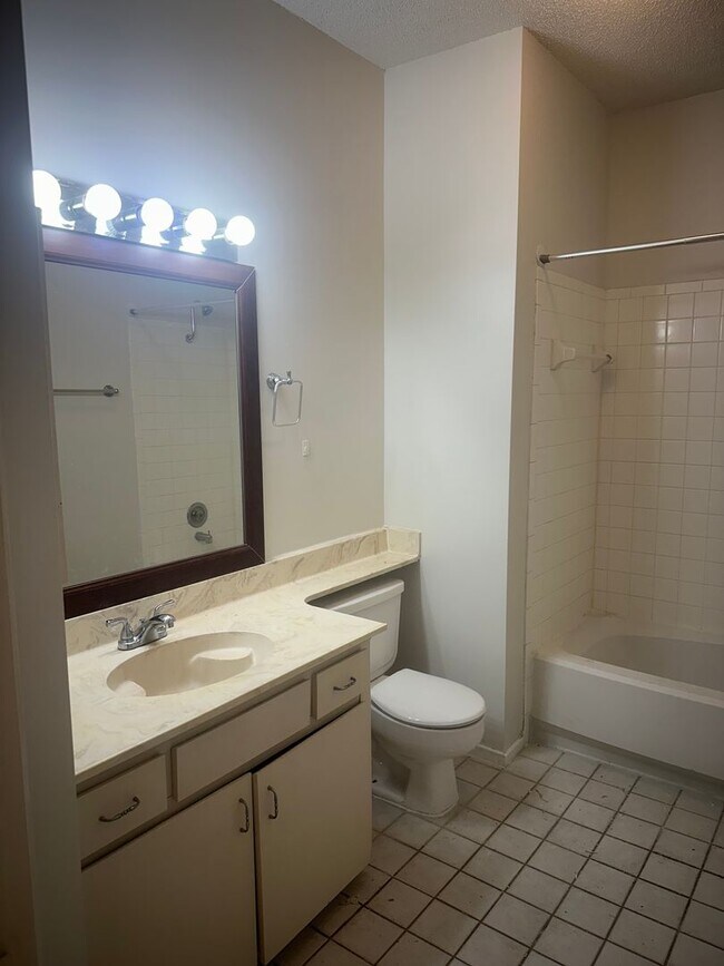 Building Photo - Available Now! Windtree Condos