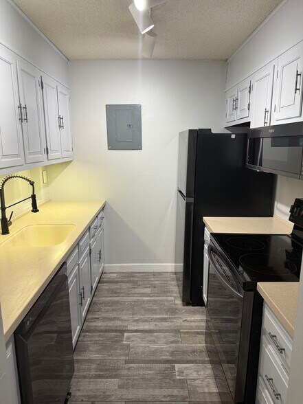 Building Photo - 560 Commonwealth Ave