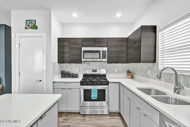 Building Photo - 992 Stamfordham Dr
